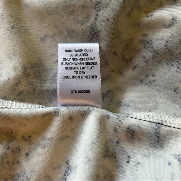 NWOT Chico’s size 2 Feather-Print Satin Shift Dress STYLE: 570307253. (2=12) - Picture 5 of 10